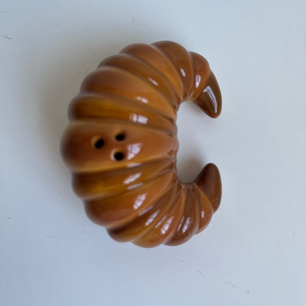 Ceramic Croissant and Bread Salt and Pepper Shaker Set - Picture 5 of 6